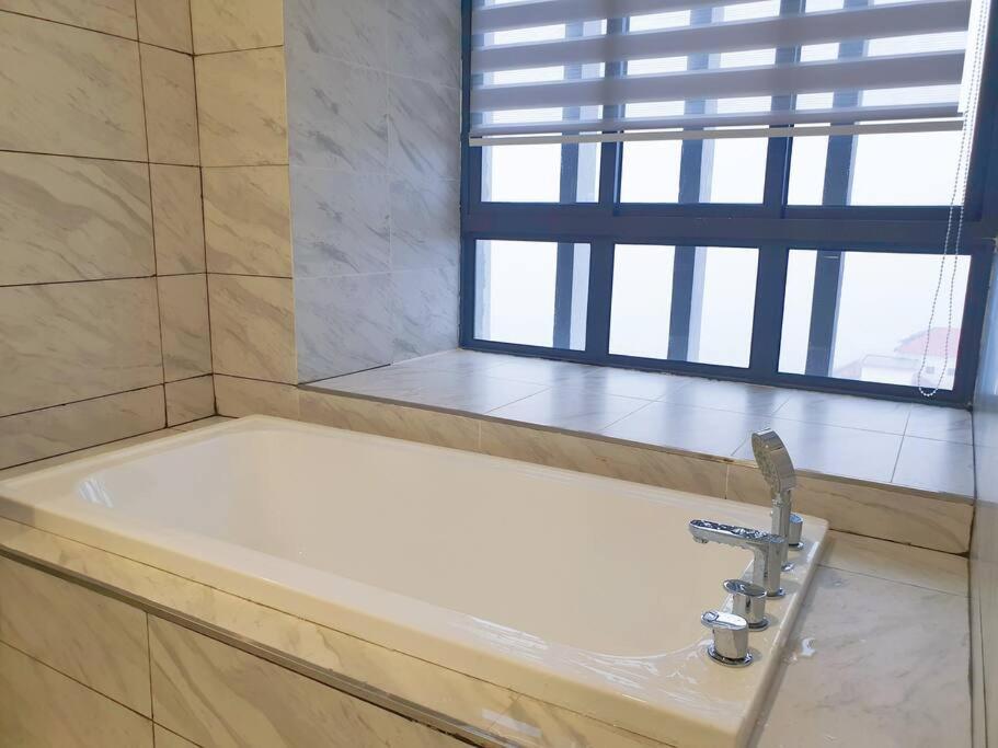 Seaview#Warmth#Netflix#Privatebathtub#Seasideluxurycondo#Imperioresidence Малакка Экстерьер фото